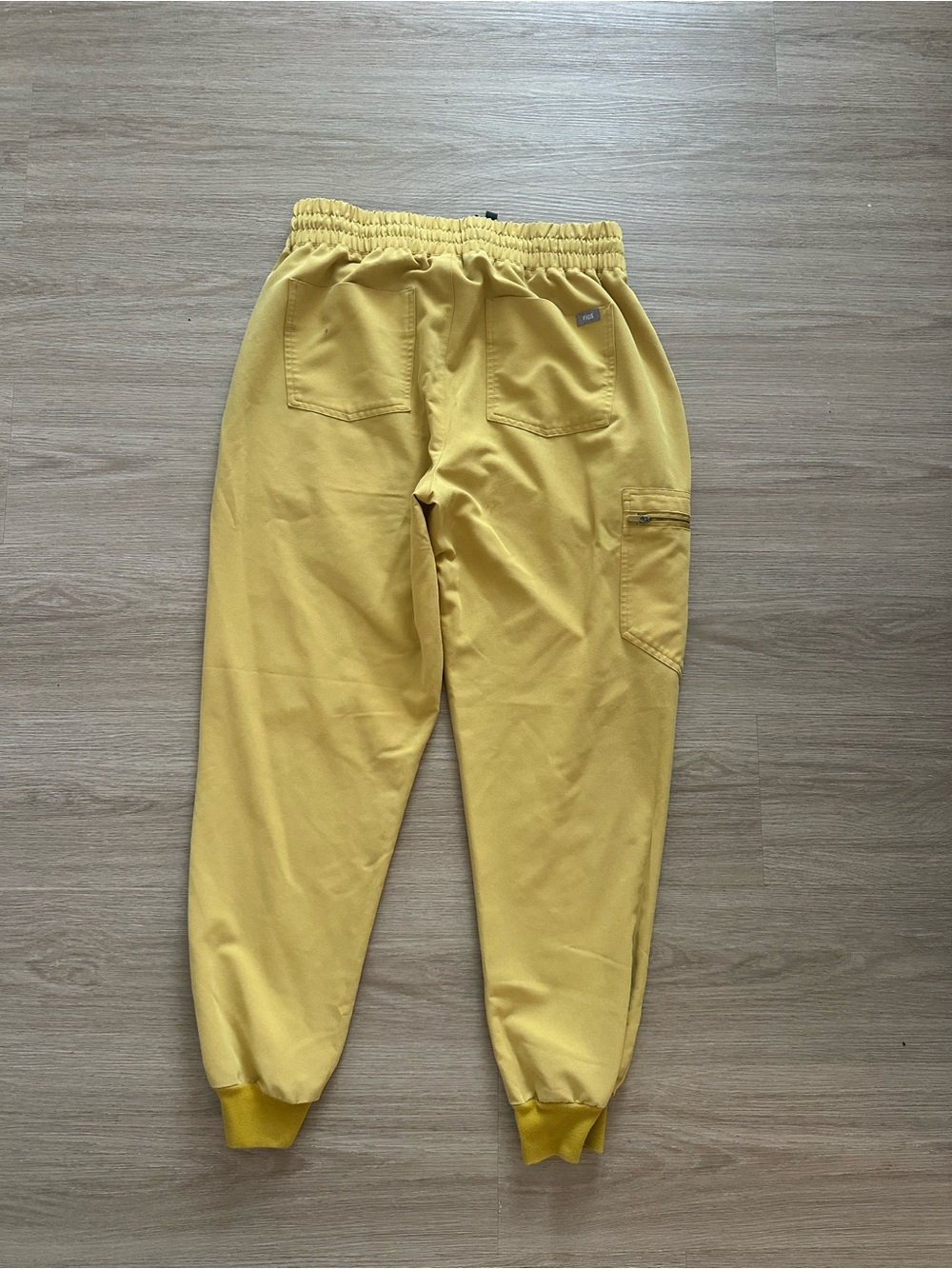 Figs Women’s Yellow Cargo Scrub Joggers with Drawstring Waist Size L - Picture 2 of 5